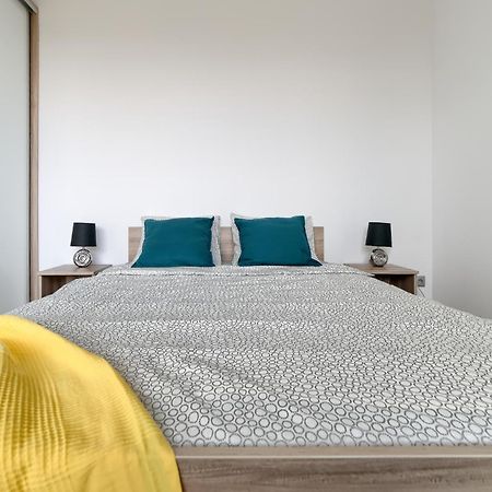 Gris Apartment Познань Экстерьер фото